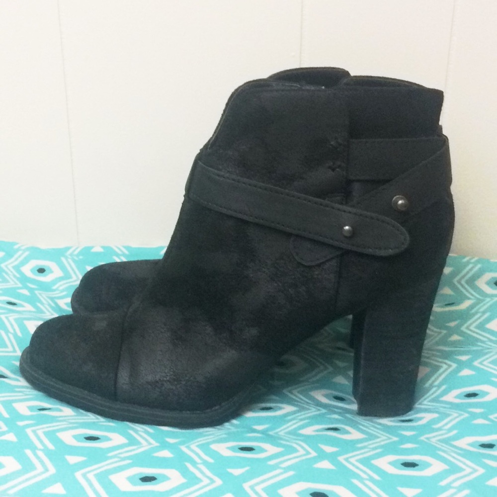 Crown Vintage | Black Heeled Booties